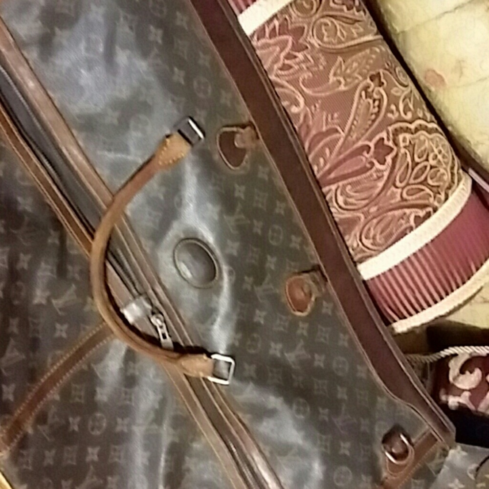 Small tote , exta Large duffle,  flipe case.